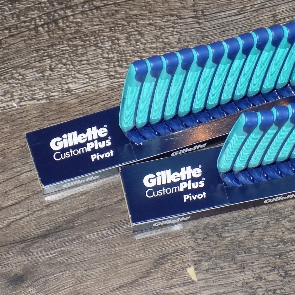 Gillette CustomPlus Pivot Razors Mens 24 Count Blue New Disposable Twin Blade